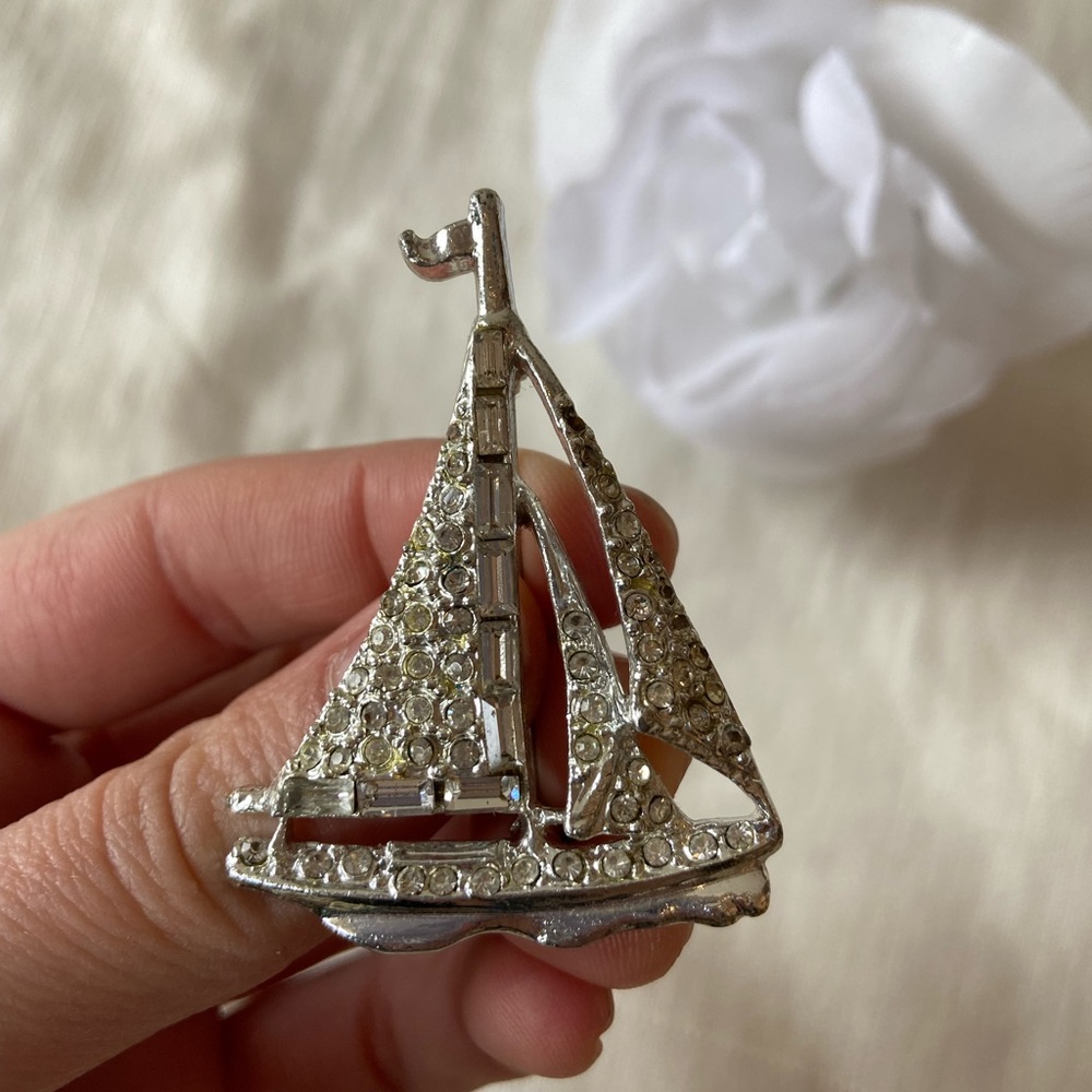 VTG Rhinestone Sailboat Brooch - Picture 3 of 4